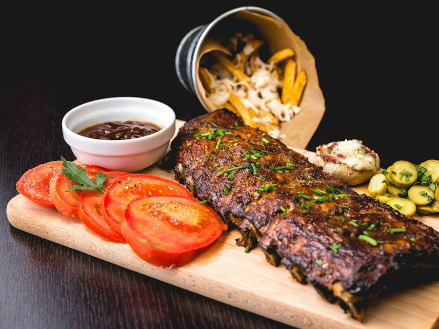 Barbecue pork ribs with fries and tomatoes