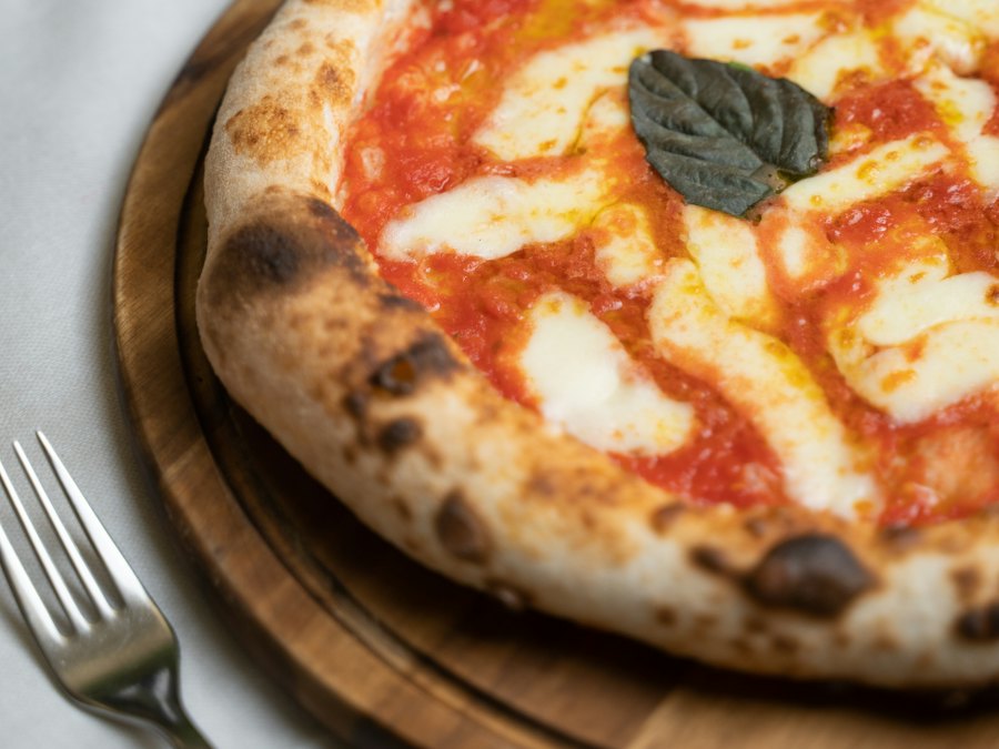 Neapolitan margherita pizza with mozzarella and basil